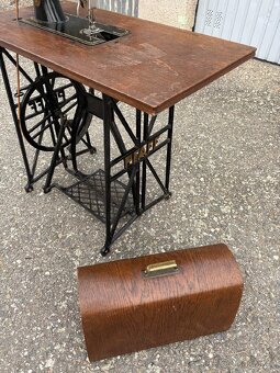 Starý šicí stroj Pfaff - 7