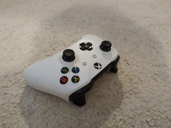 Xbox One S 1TB - super stav - 7
