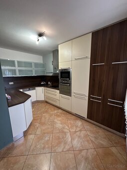 Rodinný dům 6+1 s prostornou zahradou bez RK - 7
