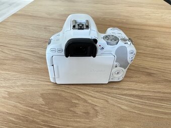 Canon EOS 200D - 7