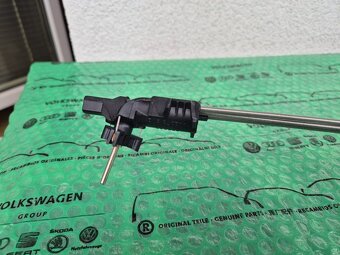 pouzdro pravého vnějšího zrcátka manuálně nastavitelné VW Go - 7