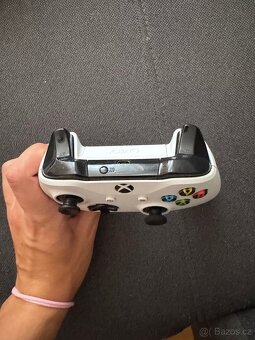 Prodám Xbox one s ( 500gb ) + 2 ovladače + několik her - 7