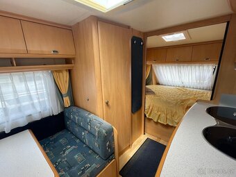 Hobby de luxe 440, 4 osoby, el.pojezd, pevná postel - 7