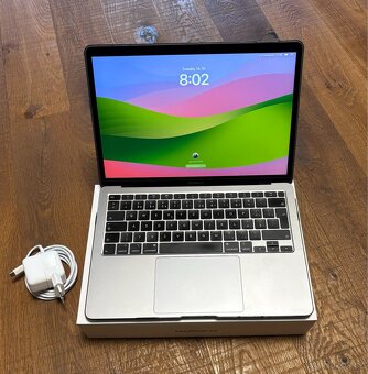 Apple Macbook Air 13, model 2020, top stav - 7