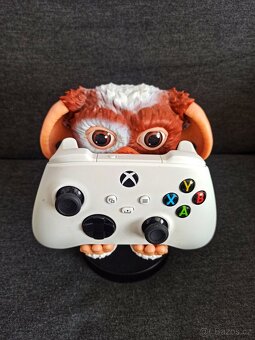 Prodám herní konzoli Xbox Series S s 500GB diskem a přísluše - 7
