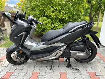 Honda Forza 300 malý nájezd,super stav - 7