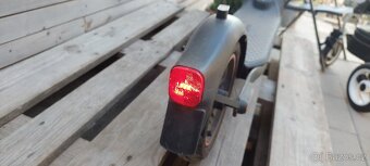 Elektrokoloběžka Ninebot F40E by Segway - 7