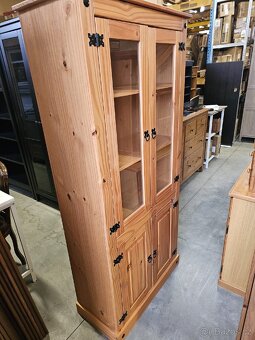 Dřevěná vitrína - 7
