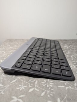 Set Klávesnice a myš Logitech Slim Wireless Combo MK470 - 7