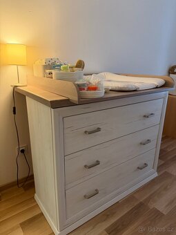 Dětská postýlka + přebalovací komoda + matrace - 7