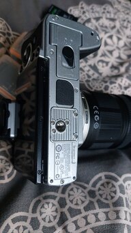 Olympus OM-D E-M1 s objektivem 14-150 a příslušenstvím - 7