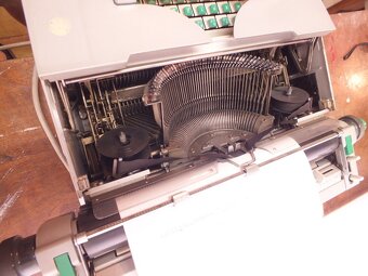 Psací el. stroj Olivetti - 7