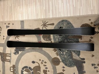 Set dětské lyže Atomic J4 + lyžáky Atomic Hawx - 7