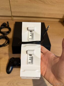 Sony PlayStation 4 Pro 1TB, ovládače a nabíjacia stanica - 7