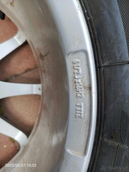 Toyota Yaris-letní pneu. - 7