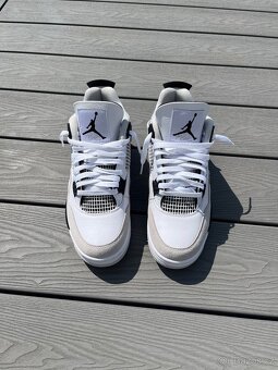 Jordan 4 Military Black - 7