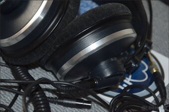 Profesionální sluchátka AKG K271 MKII, kabely, sada náušníků - 7