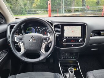 Mitsubishi Outlander 2.4 PHEV 4x4, LED, KAMERA, TAŽNÉ - 7