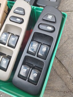 Ovladače stahováni oken, ventilátor, airbag, emblem Rexton - 7