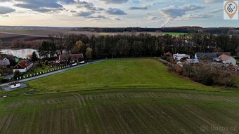 Atraktivní stavební parcela 838 m² v nové zástavbě obce Vese - 7