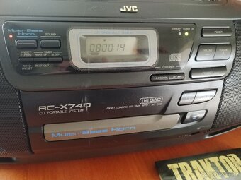 Rádiomagnetofon s CD JVC - 7