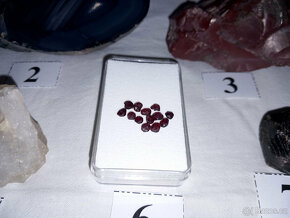S82 Sbírka minerálů - drahokamové odrůdy minerálů - 7