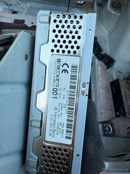jednotky z vozu Mercedes W211 e-class - 7