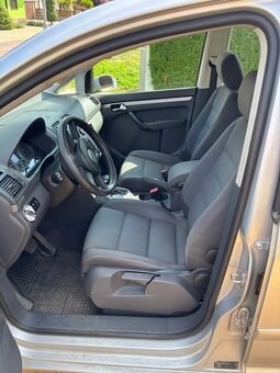 VW Touran 2,0TDi, DSG, 7míst - 7