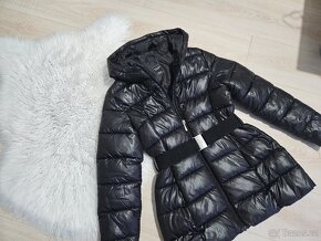 Dlouhá vypasovaná zimní bunda/kabát s páskem černá 14 let - 7