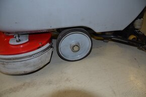 Podlahový mycí stroj Comac Abila 52 BT - 7