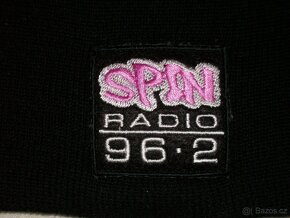 kostkovaná halenka, kratasy,čepice - 7