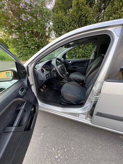 Ford Fiesta 1.4. 59 kW benzín - 7