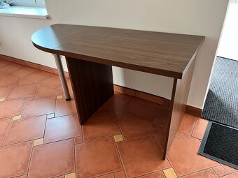 Vybavení kancelaře, nabytek, monitory, kavovary atd - 7