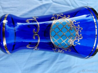 Modrá skleněná váza s ornamentem - 7