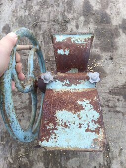 Celokovový mlýnek s válci. - 7