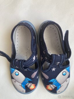 Boticky pro kluka - pláťenky, papučky, ´kroksy ´ - vel. - 7