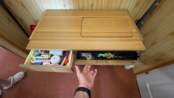 Šicí stroj Veritas vcetne stolu - 7