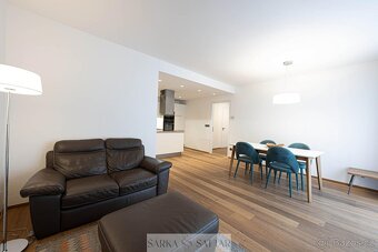 Pronájem prostorného, světlého 2+kk 56m2, terasa 10m2, garáž - 7