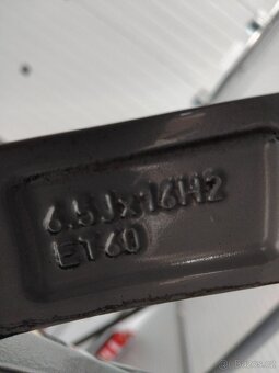 Prodám 4ks kompletní zimní ALU kola VW T7 16" - 7