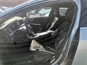 VOLVO V60 2.0 T5 Drive-E 180kW MOMENTUM automat - ČR - 7