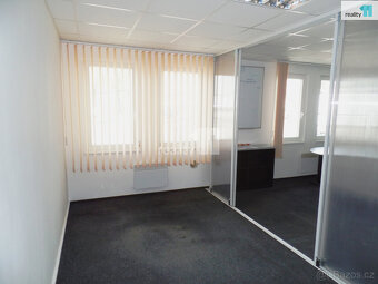 K pronajmu parkovací plocha v komerčním areálu, cca 800 m2, - 7