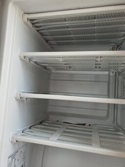 praktický úzký 55cm mrazák třída A+ - 7