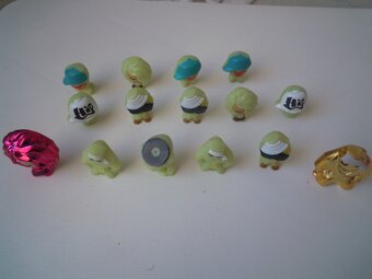 Gogouni figurky. album  čepice. - 7