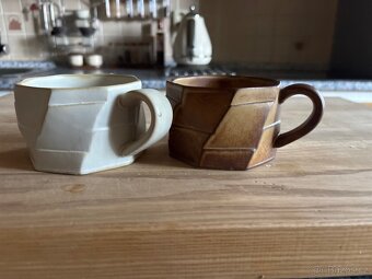 Brousene české sklo, stylový keramický hrnek hnědý - 7