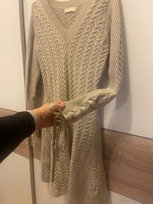 Kvalitní Pletené, vypasované šaty (PC 1.300,-) - 7