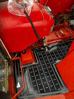 Gumová rohož Zetor 5511, 5611, 5711, 5745, 6711, 6745 ,6911. - 7