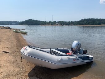 Člun Honwave T32 s motorem Honda 15 HP - 7