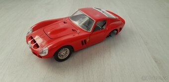 modely Bburago 1/18 starší na díly či opravu - 7