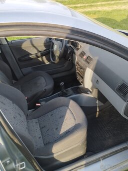 Škoda fabia 1.2 40kw rok 2003 - 7