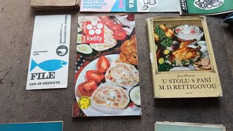 Knihy kuchařky . - 7